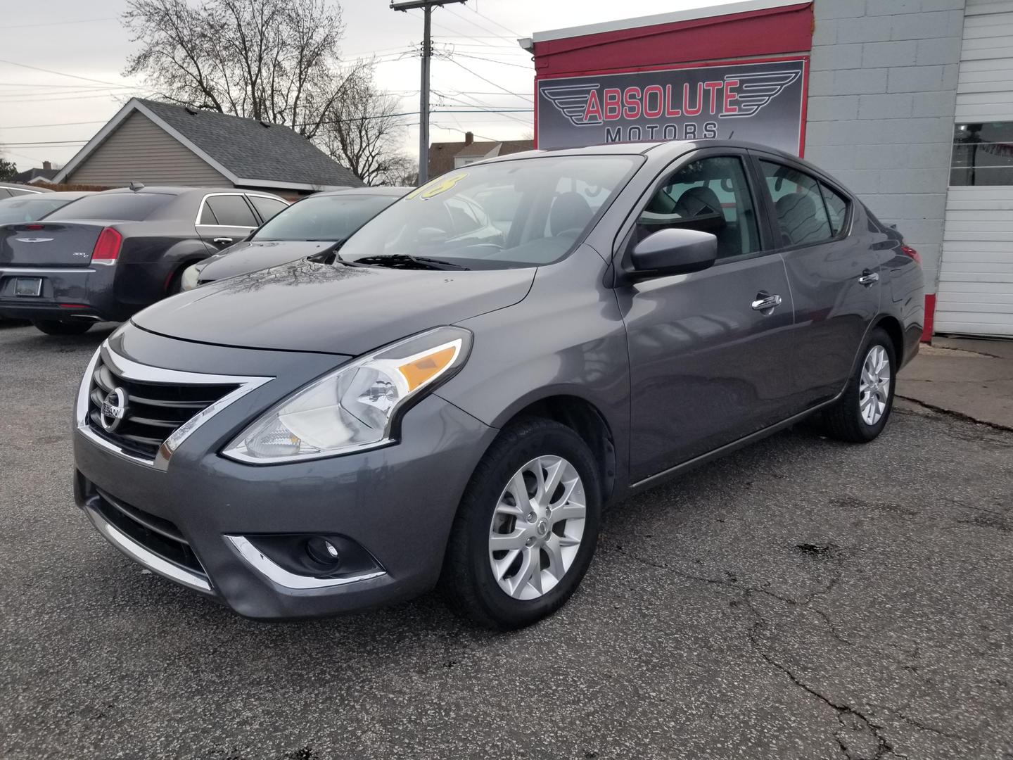 2018 Nissan Versa Sedan SV photo 4