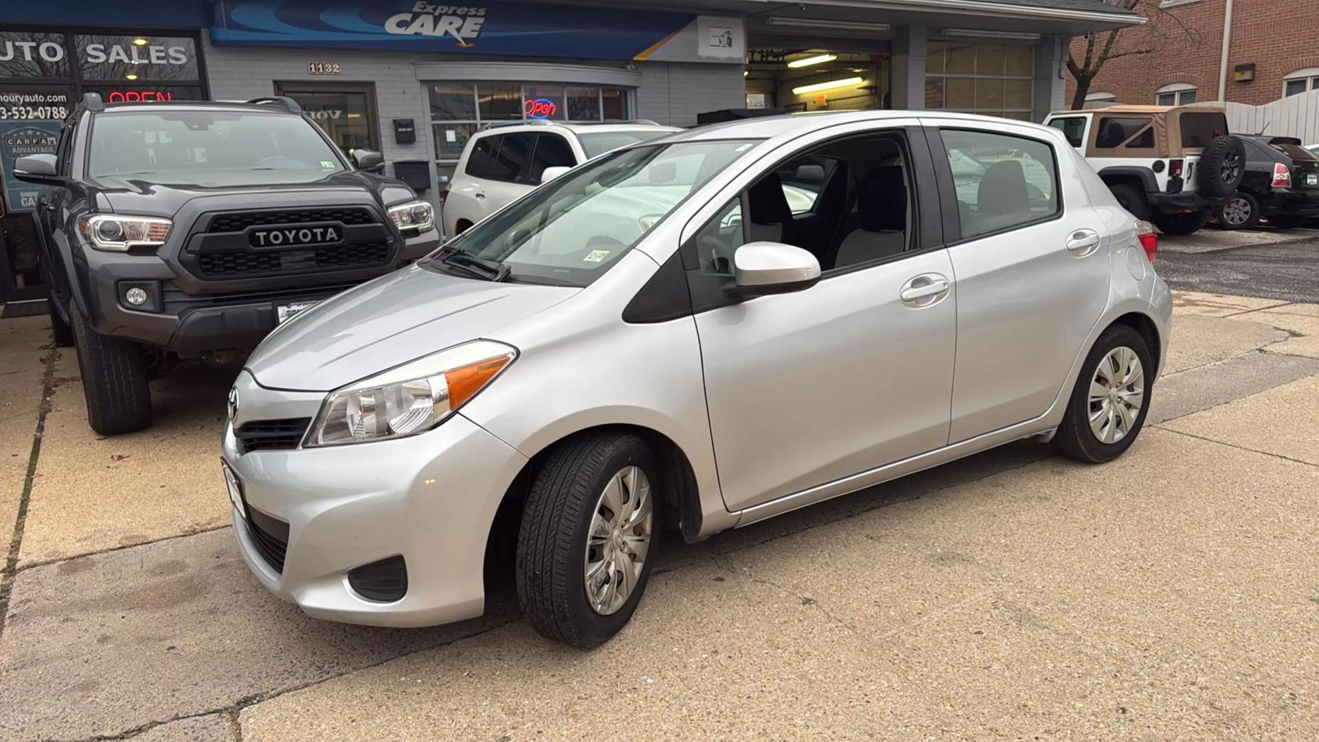 2012 Toyota Yaris L photo 7