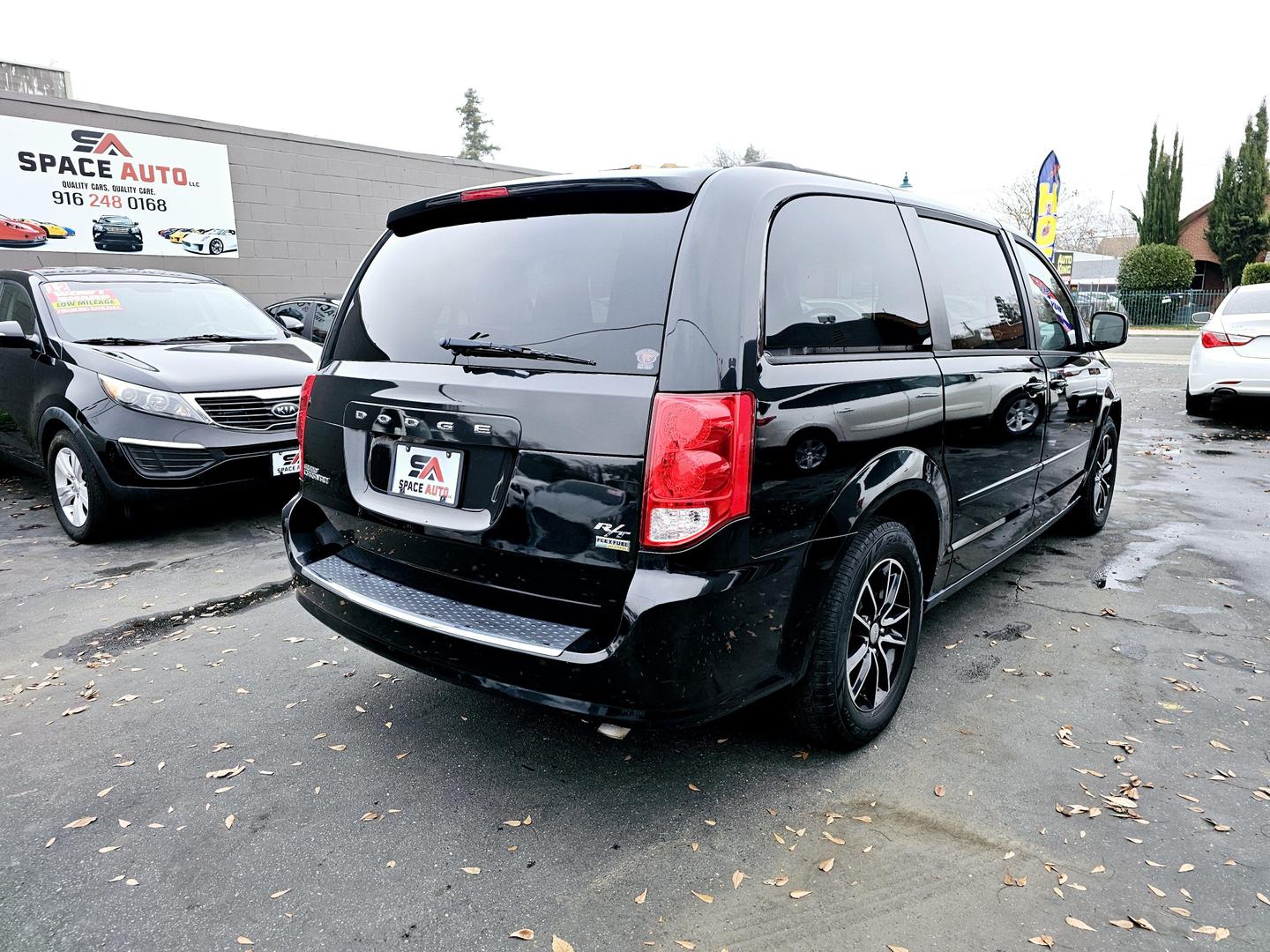 2016 Dodge Grand Caravan R/T photo 7