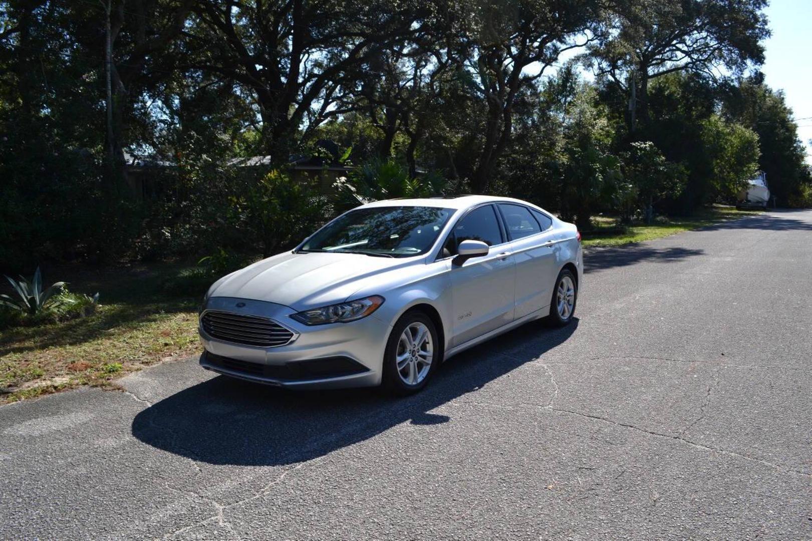 2018 Ford Fusion Hybrid SE photo 2