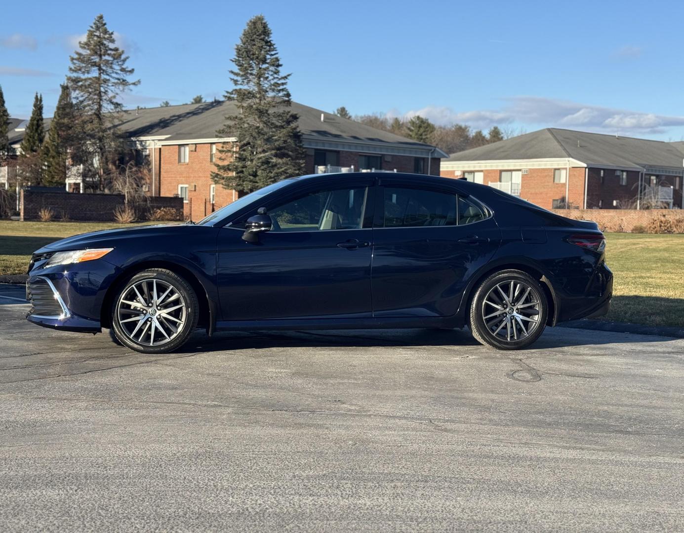 2022 Toyota Camry XLE photo 3