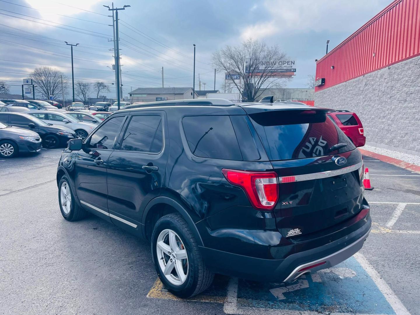 2017 Ford Explorer XLT photo 8