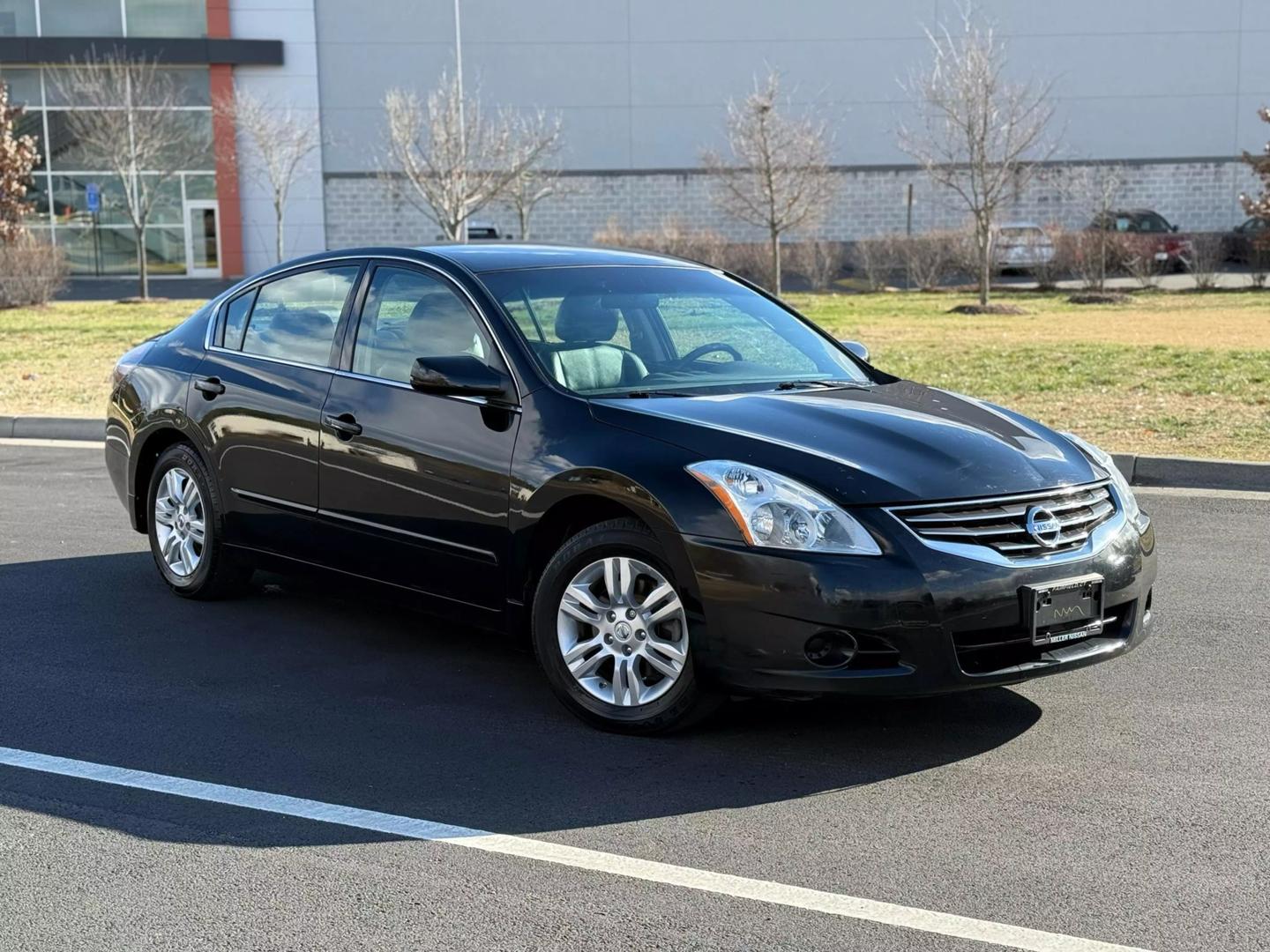 2010 Nissan Altima S photo 2