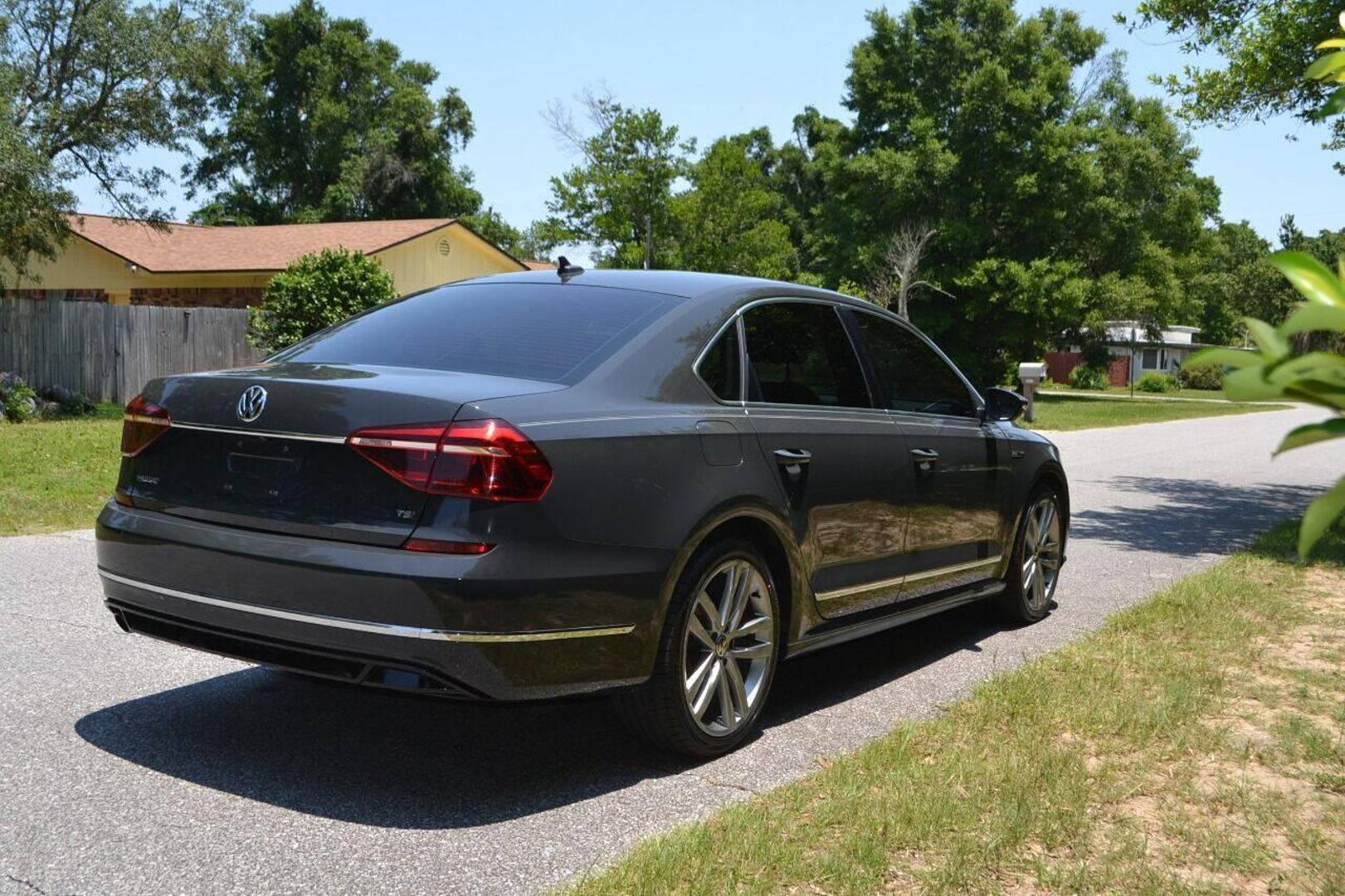 2017 Volkswagen Passat R-Line photo 39