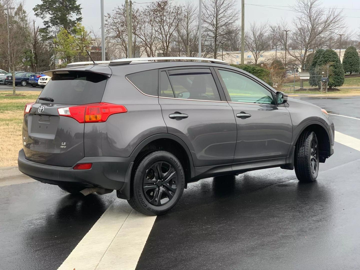 2015 Toyota RAV4 LE photo 7