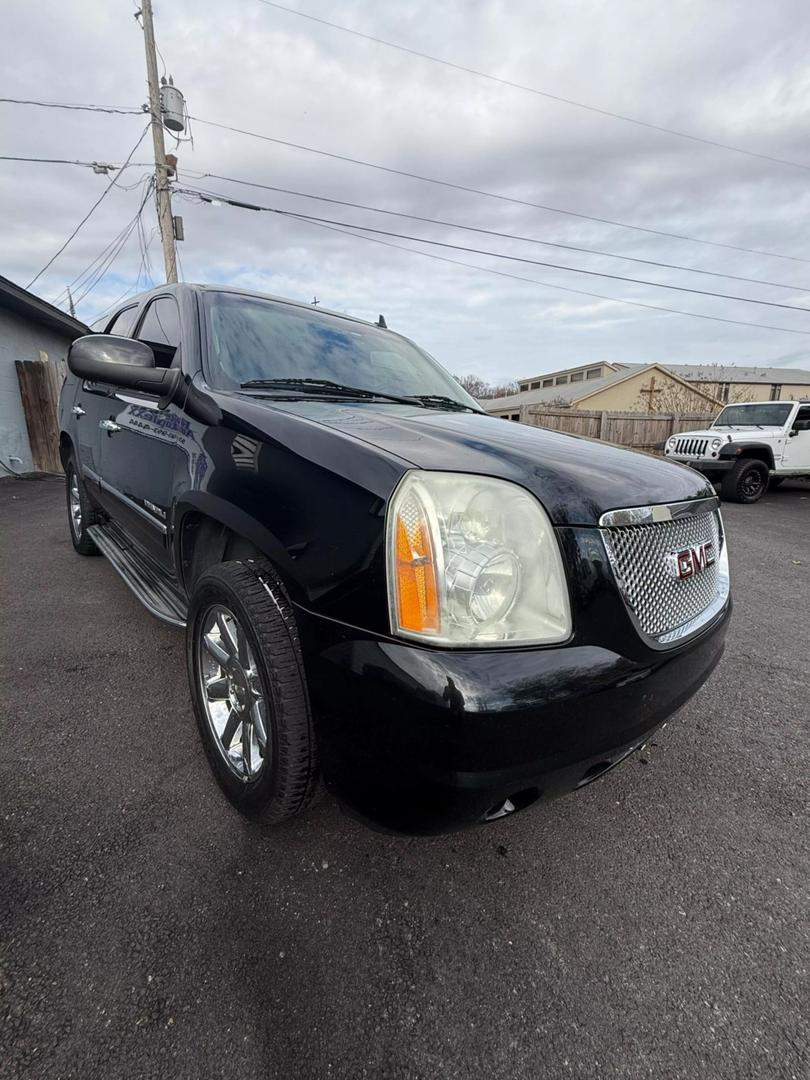 2012 GMC Yukon Denali photo 3