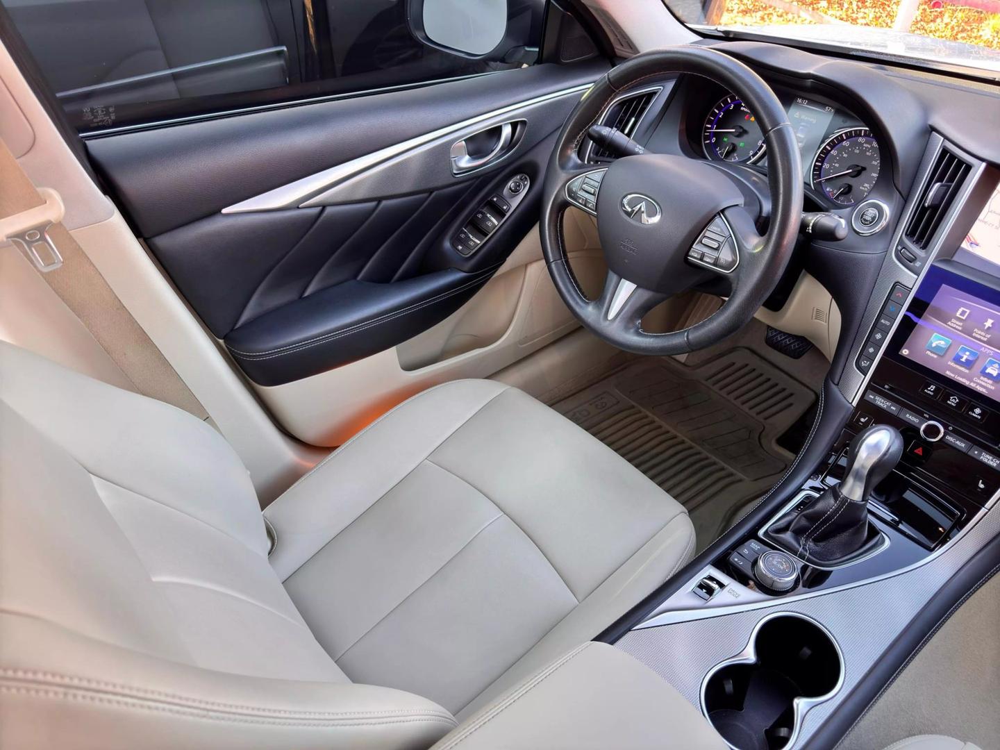 2015 INFINITI Q50 Premium photo 11