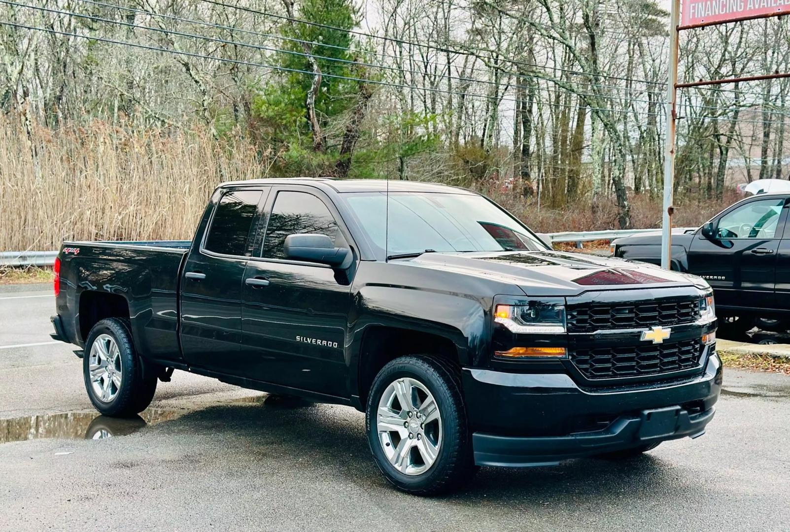 2017 Chevrolet Silverado 1500 Custom photo 5