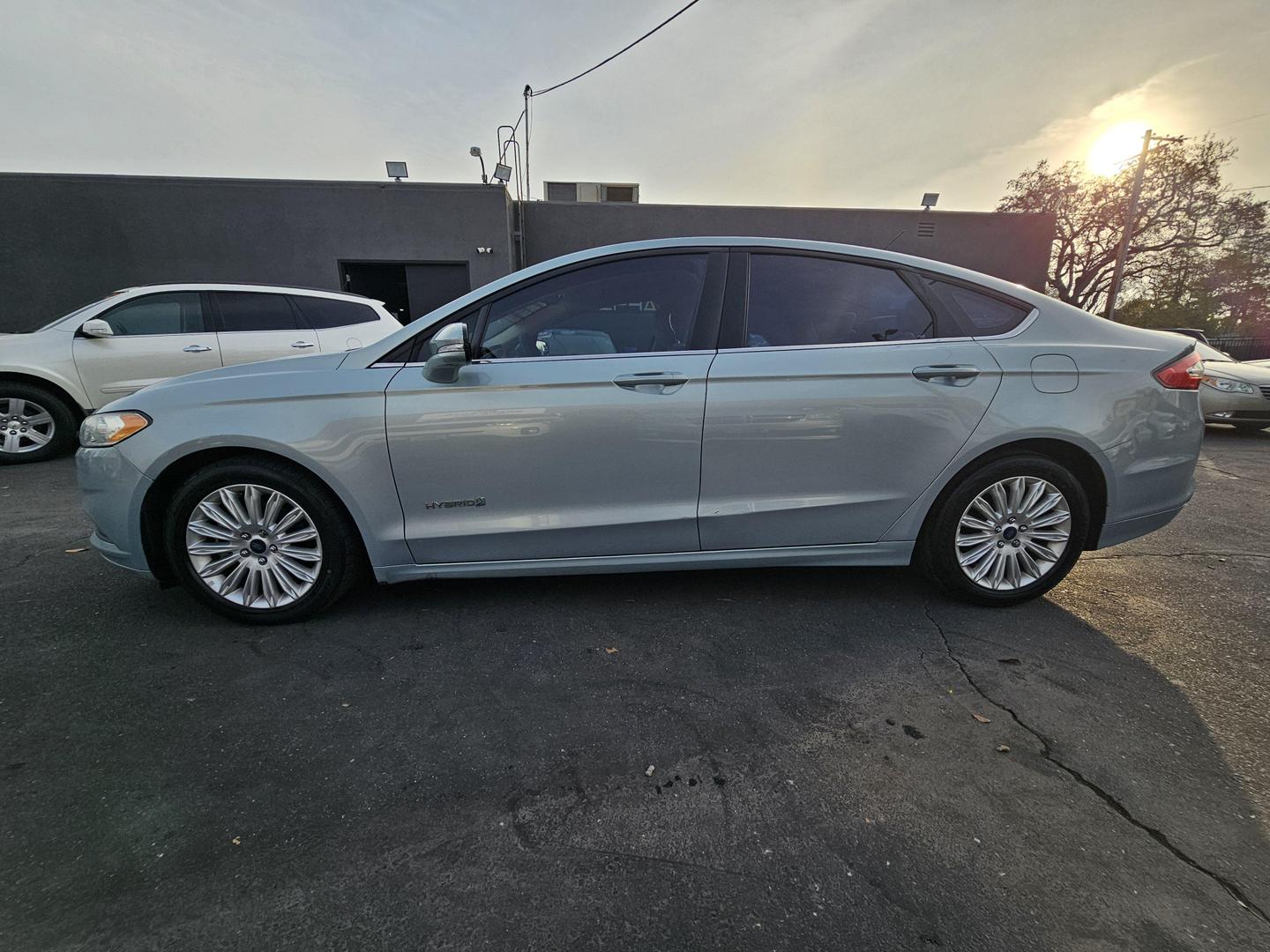 2014 Ford Fusion SE Hybrid photo 8