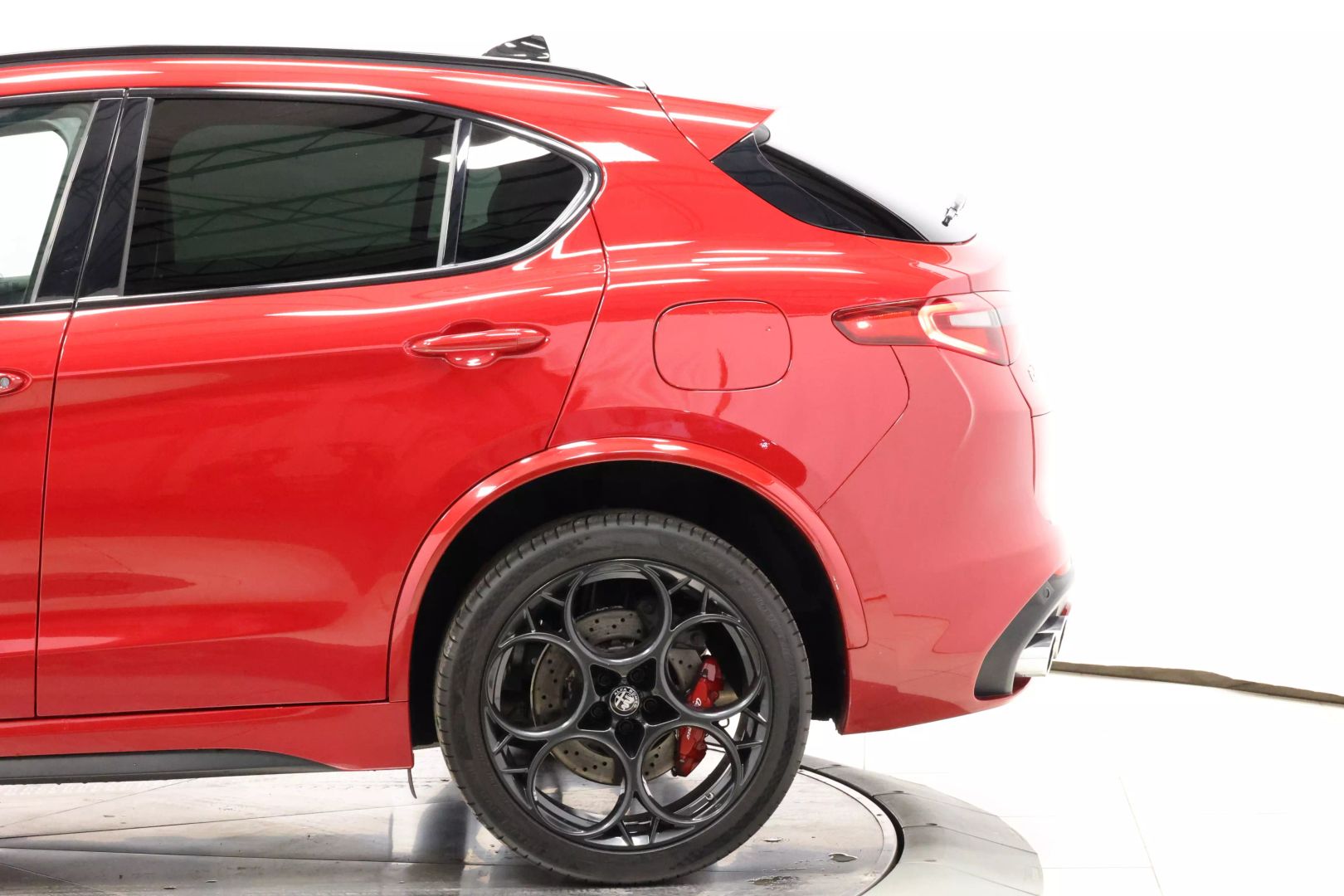 2022 Alfa Romeo Stelvio - Image 8
