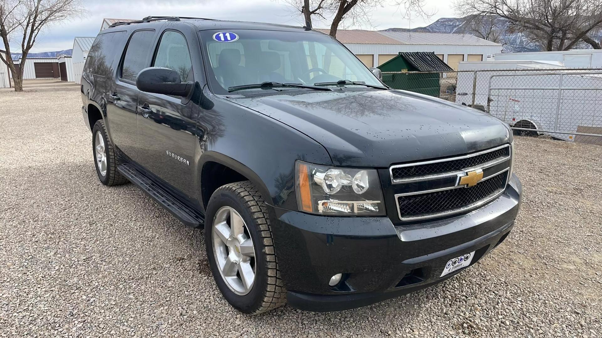 2011 Chevrolet Suburban LT photo 3