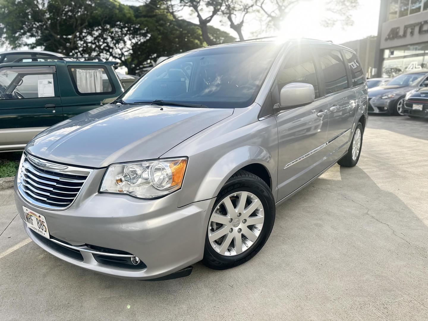 2014 Chrysler Town & Country Touring photo 6