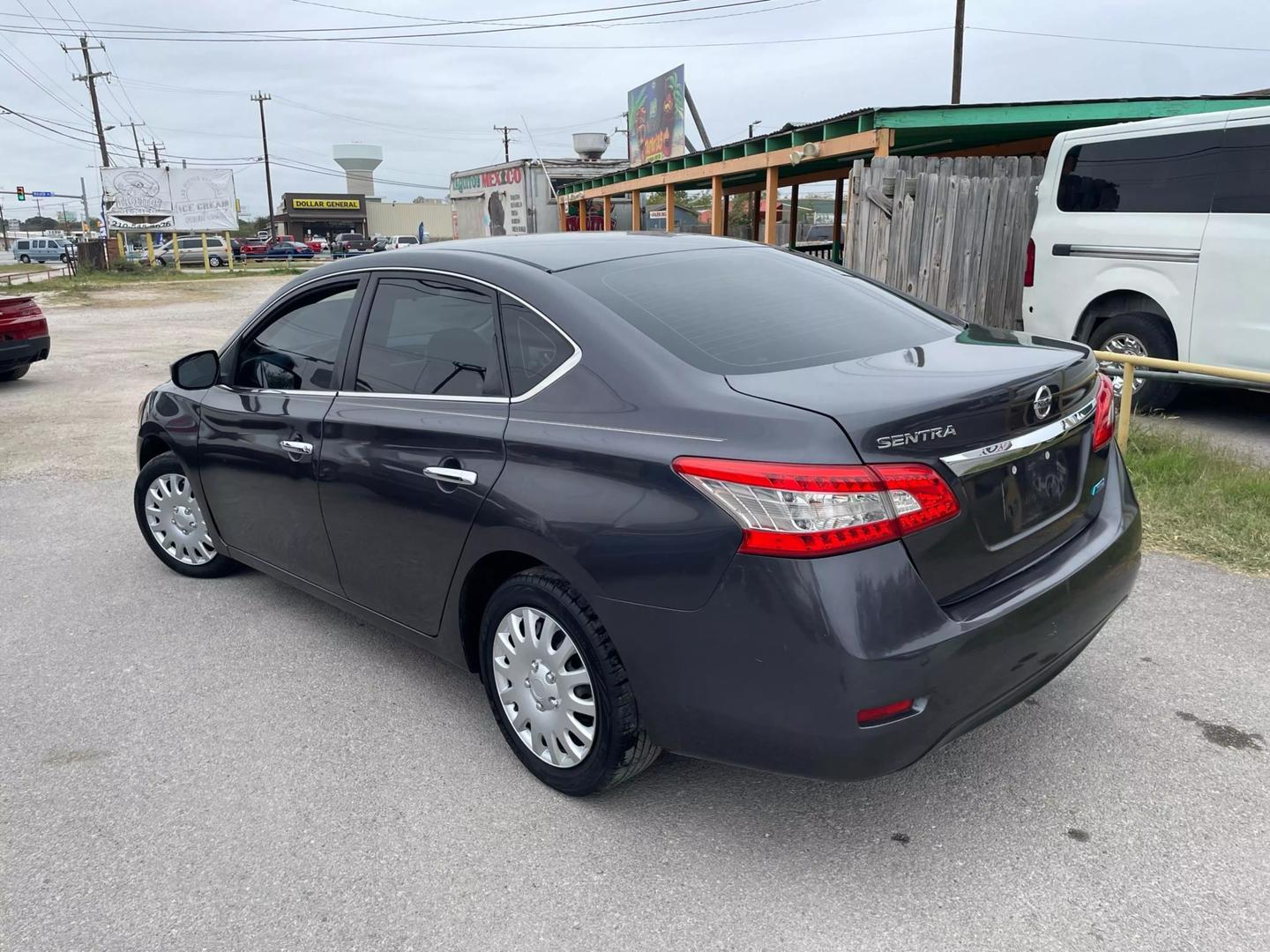 2013 Nissan Sentra SV photo 4