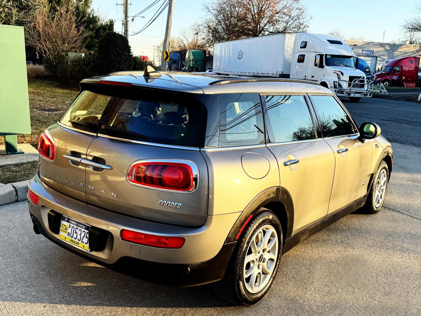 2017 MINI Clubman Base photo 3