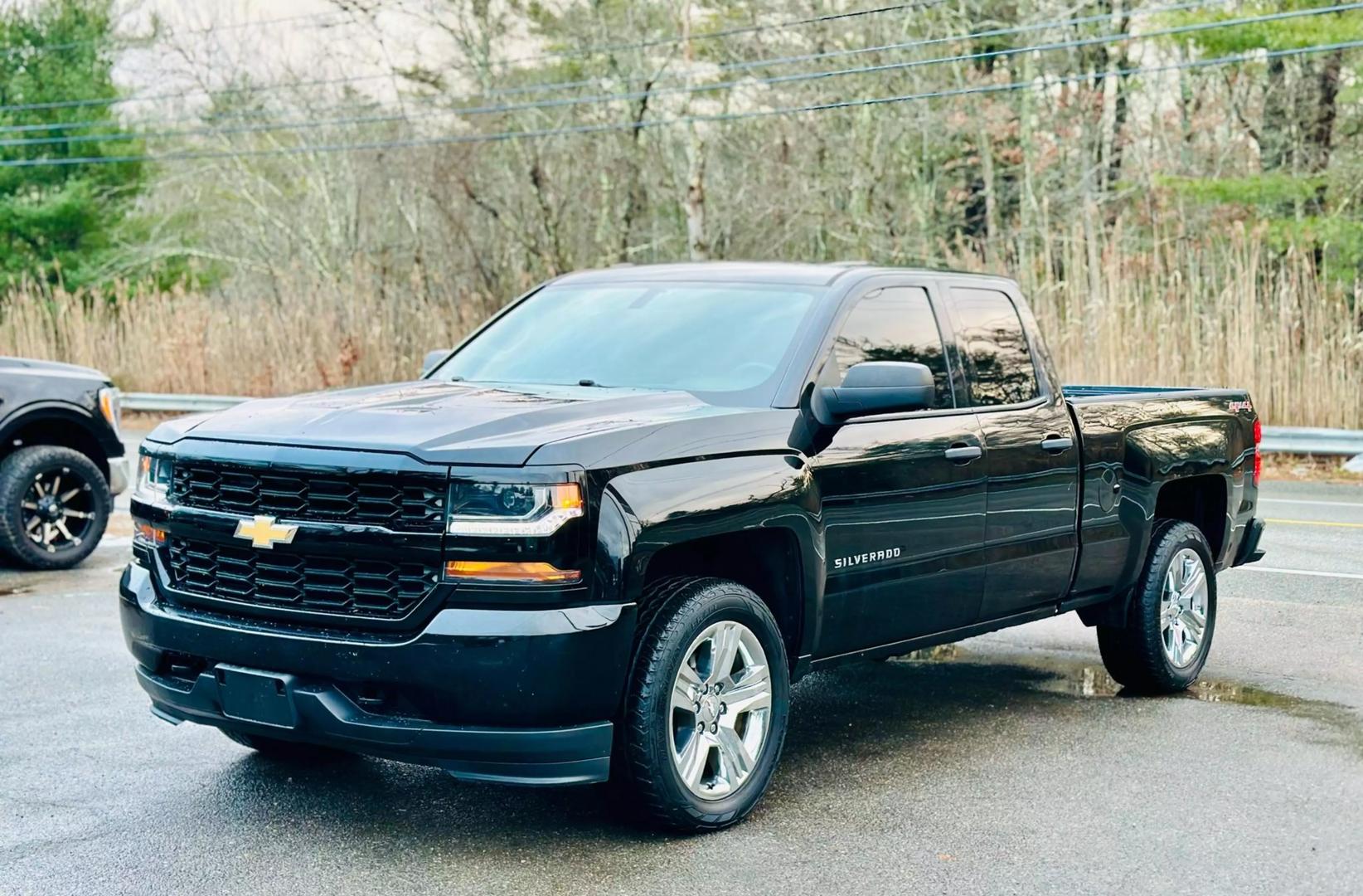 2017 Chevrolet Silverado 1500 Custom photo 4