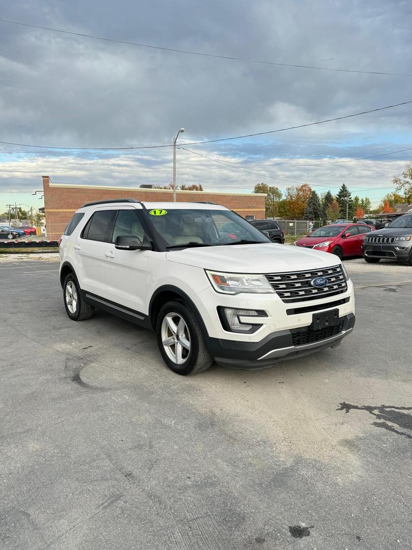 2017 Ford Explorer XLT photo 2