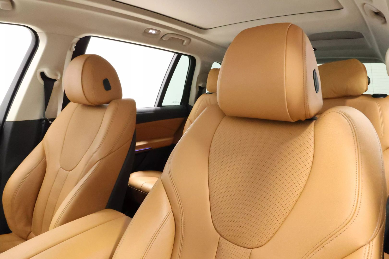 2022 Bmw X7 - Image 16