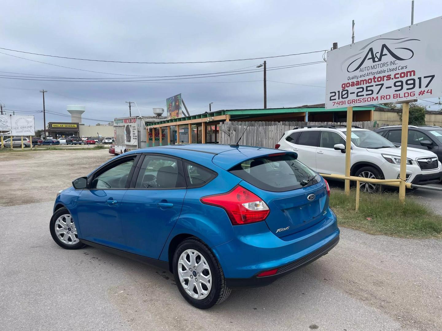 2012 Ford Focus SE photo 4