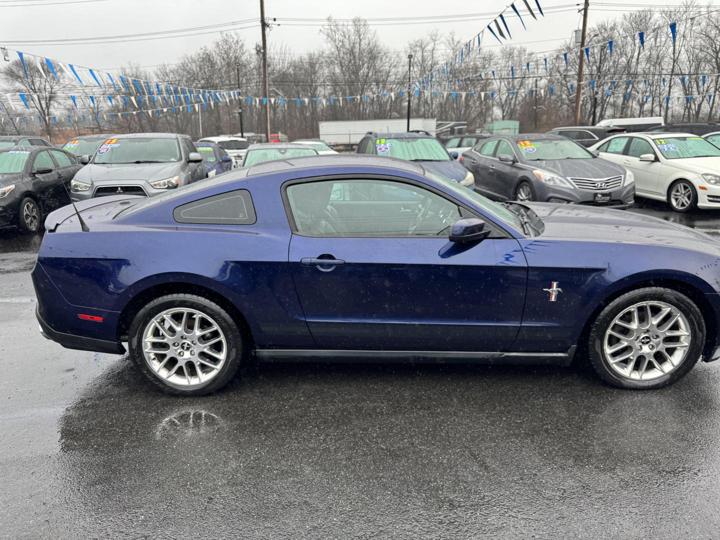 2012 Ford Mustang V6 photo 8