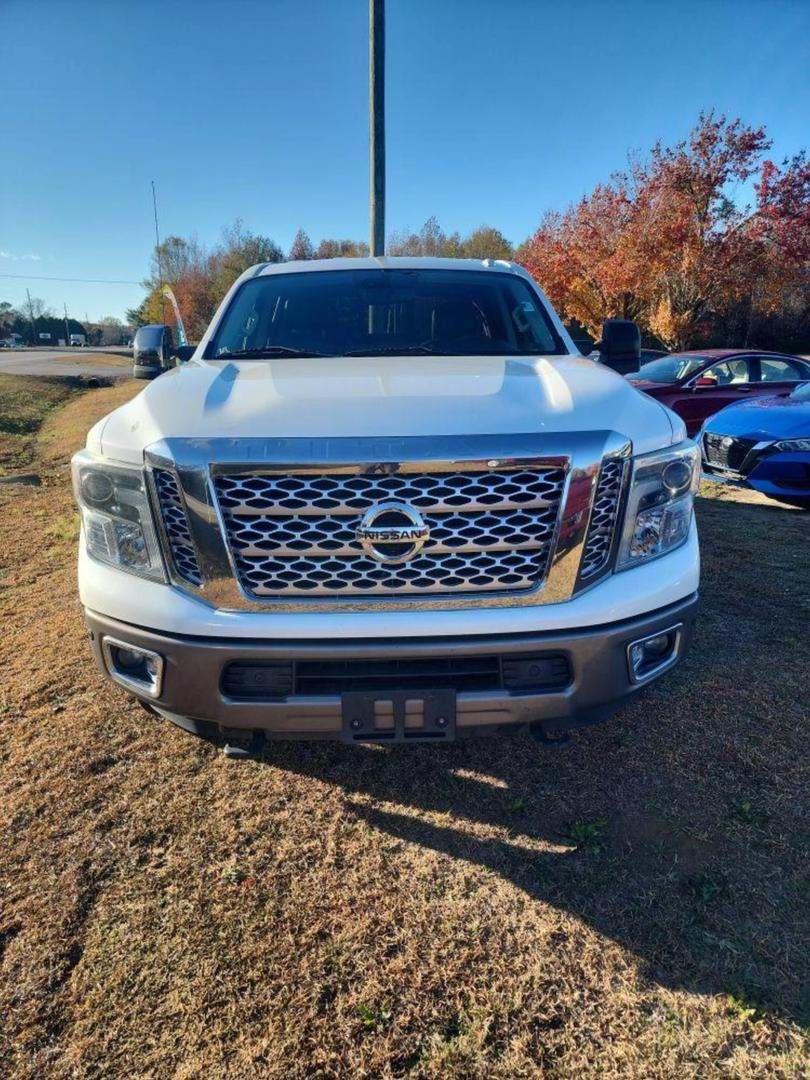 Nissan Titan XD's photo