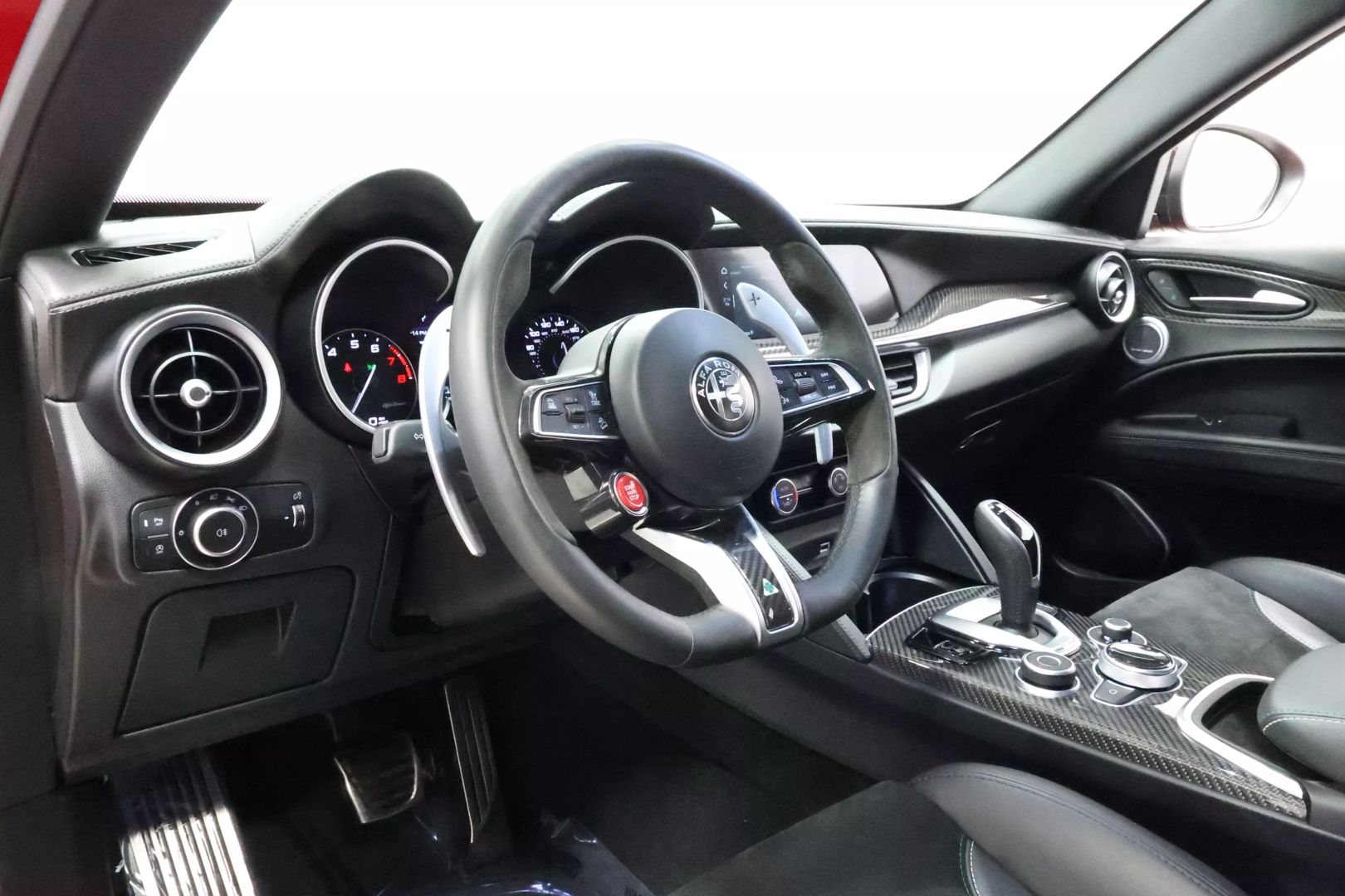 2022 Alfa Romeo Stelvio - Image 2