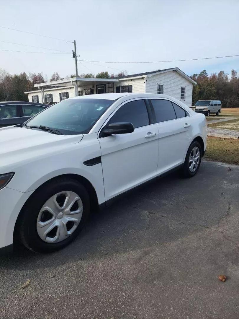 2017 Ford Taurus null photo 2