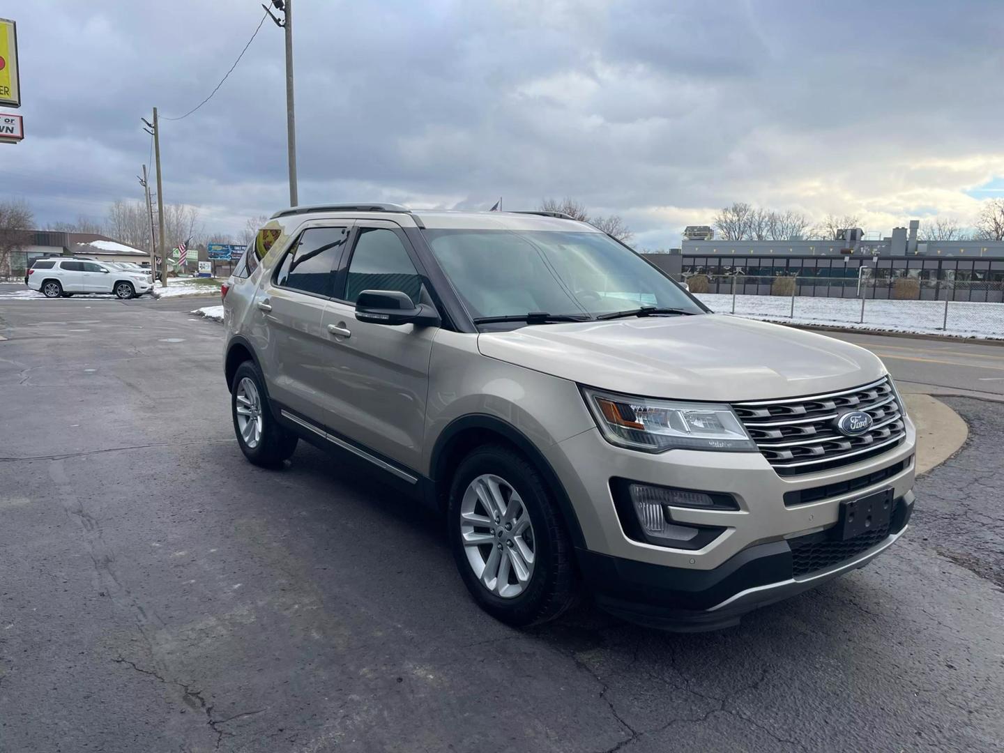 2017 Ford Explorer XLT photo 3