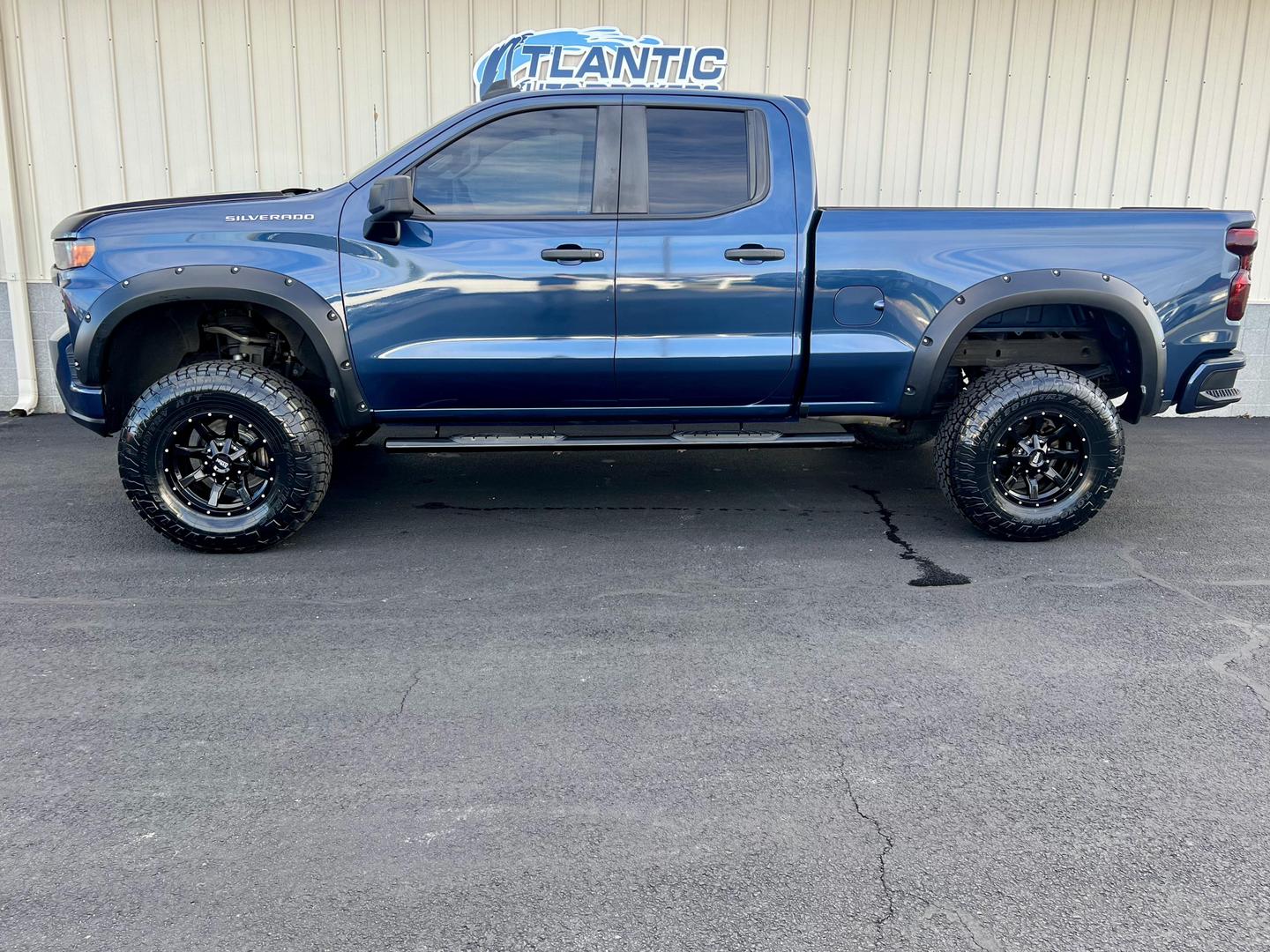 2019 Chevrolet Silverado 1500 Custom photo 2