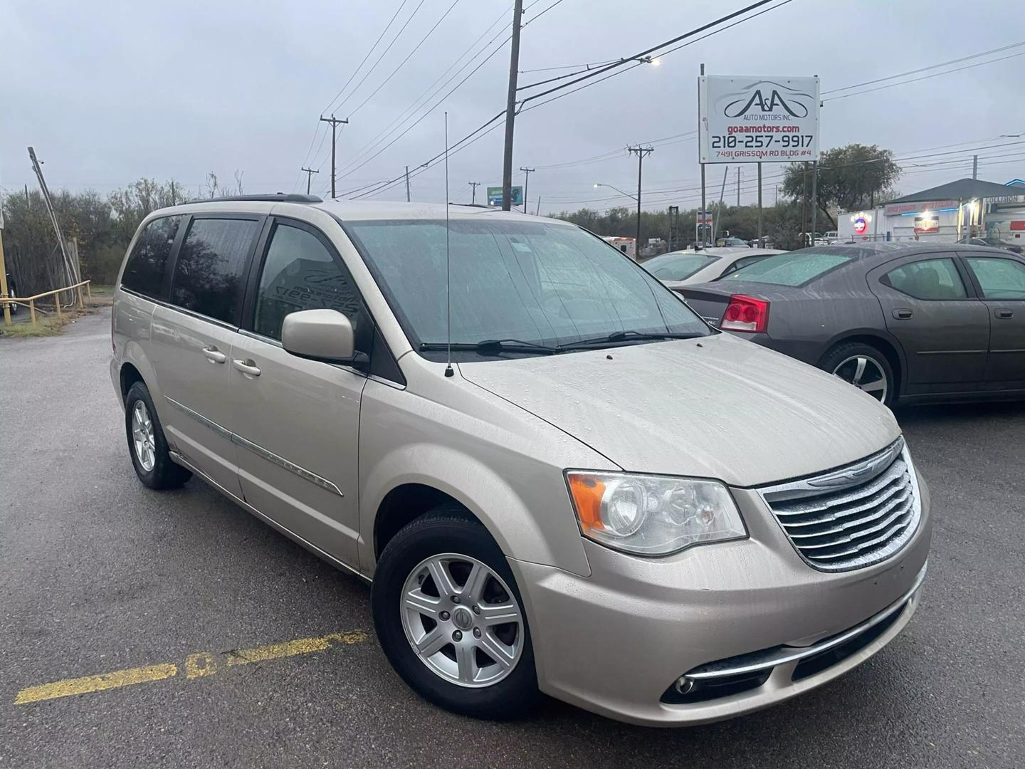 2012 Chrysler Town & Country Touring photo 5