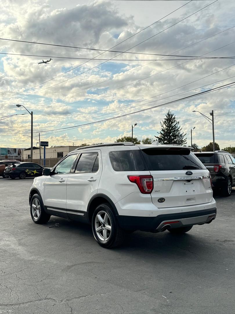 2017 Ford Explorer XLT photo 5