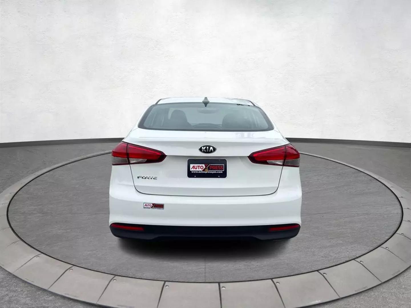 2017 Kia Forte LX photo 4