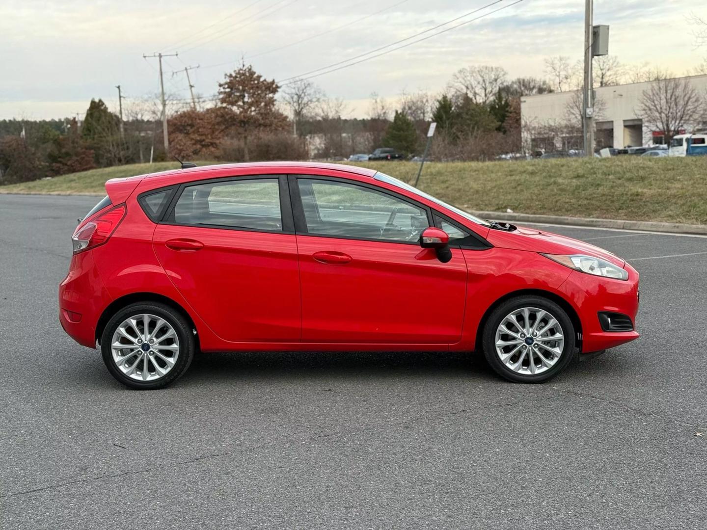 2014 Ford Fiesta SE photo 3