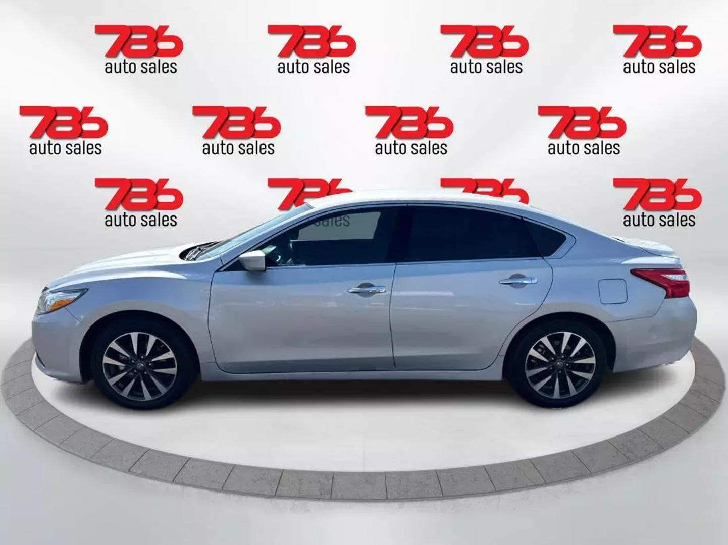 2017 Nissan Altima SV photo 6