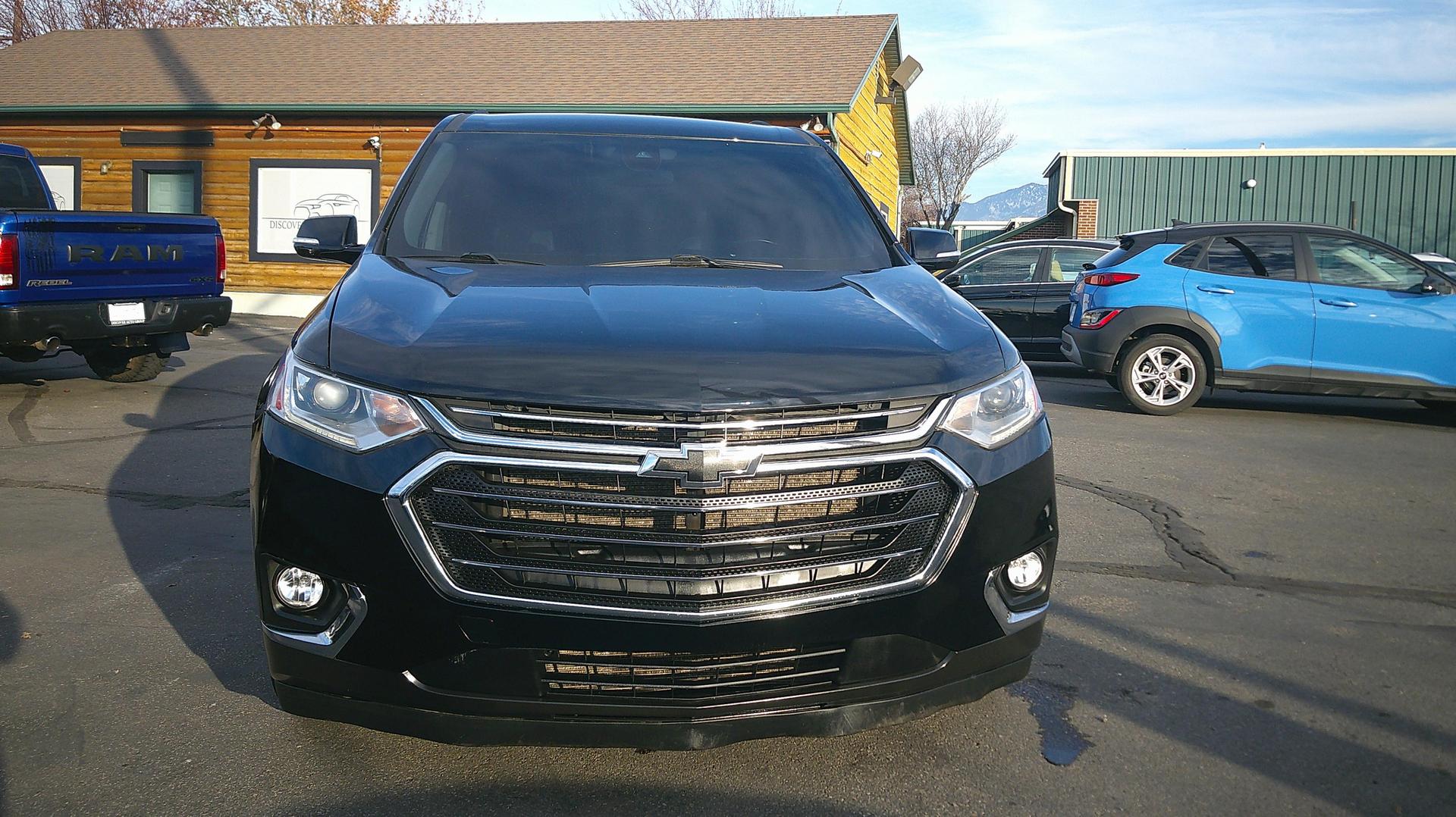 2020 Chevrolet Traverse 3LT photo 2