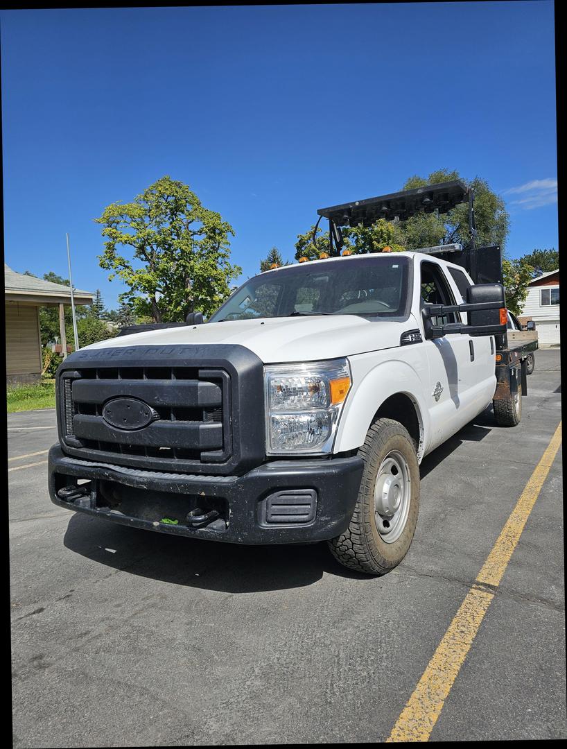 2012 Ford F-350 Super Duty Chassis Cab null photo 2