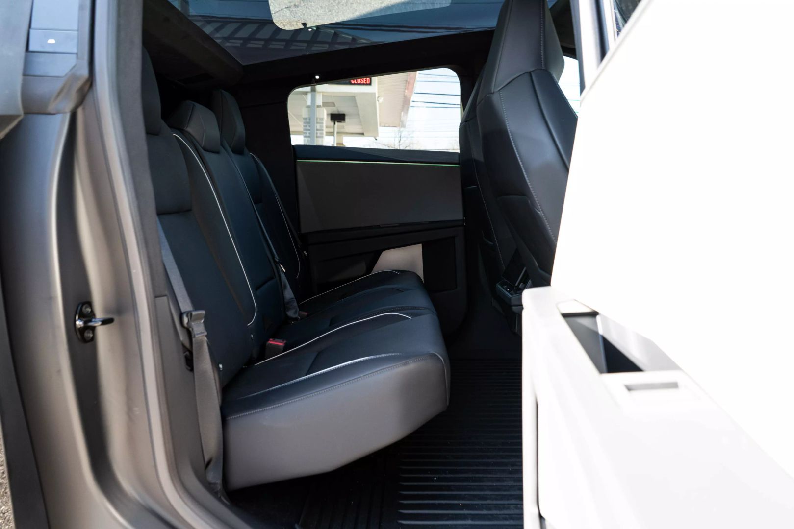 2024 Tesla Cybertruck - Image 49