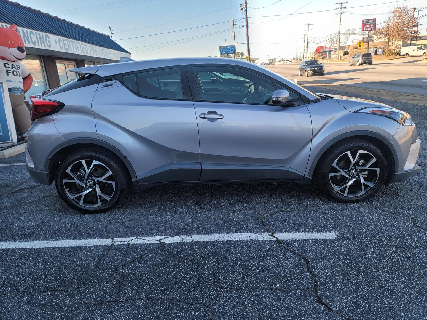 2019 Toyota C-HR XLE photo 6