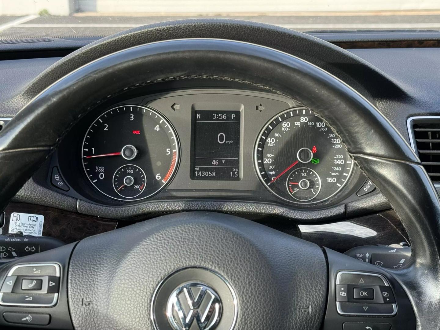 2014 Volkswagen Passat SEL Premium photo 22