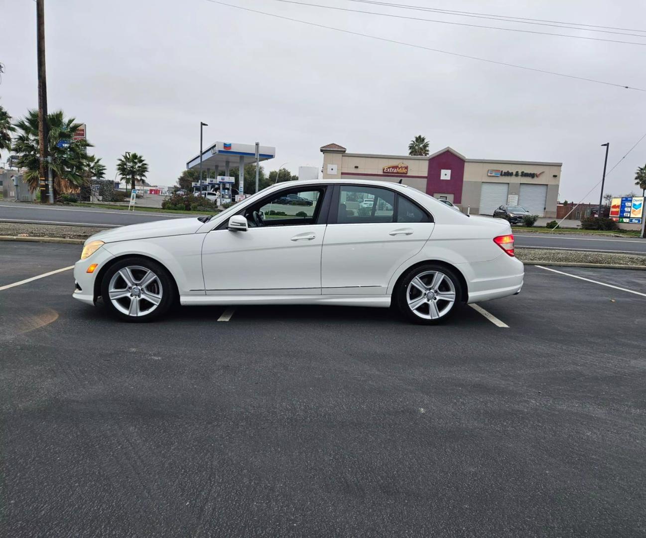 2010 Mercedes-Benz C-Class C300 Sport photo 12