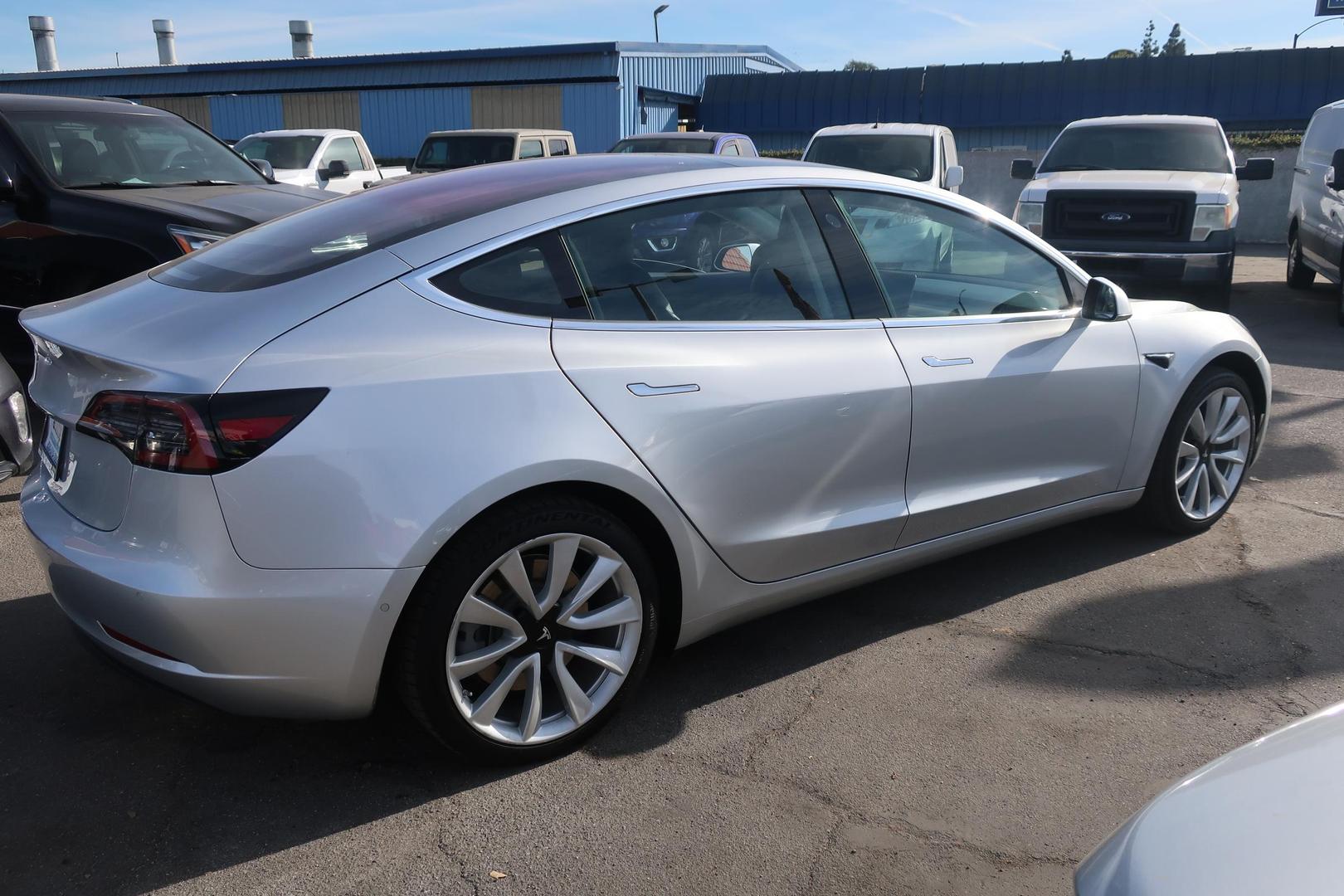 2018 Tesla Model 3 Long Range photo 10