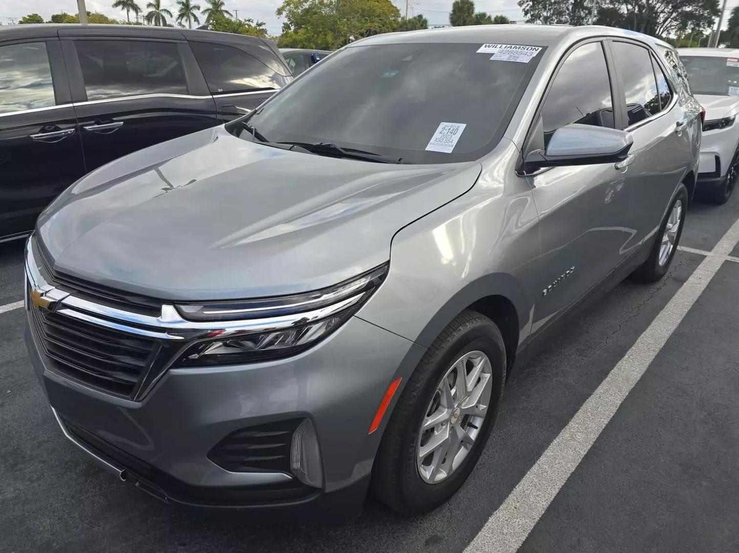 2023 Chevrolet Equinox LT photo 2