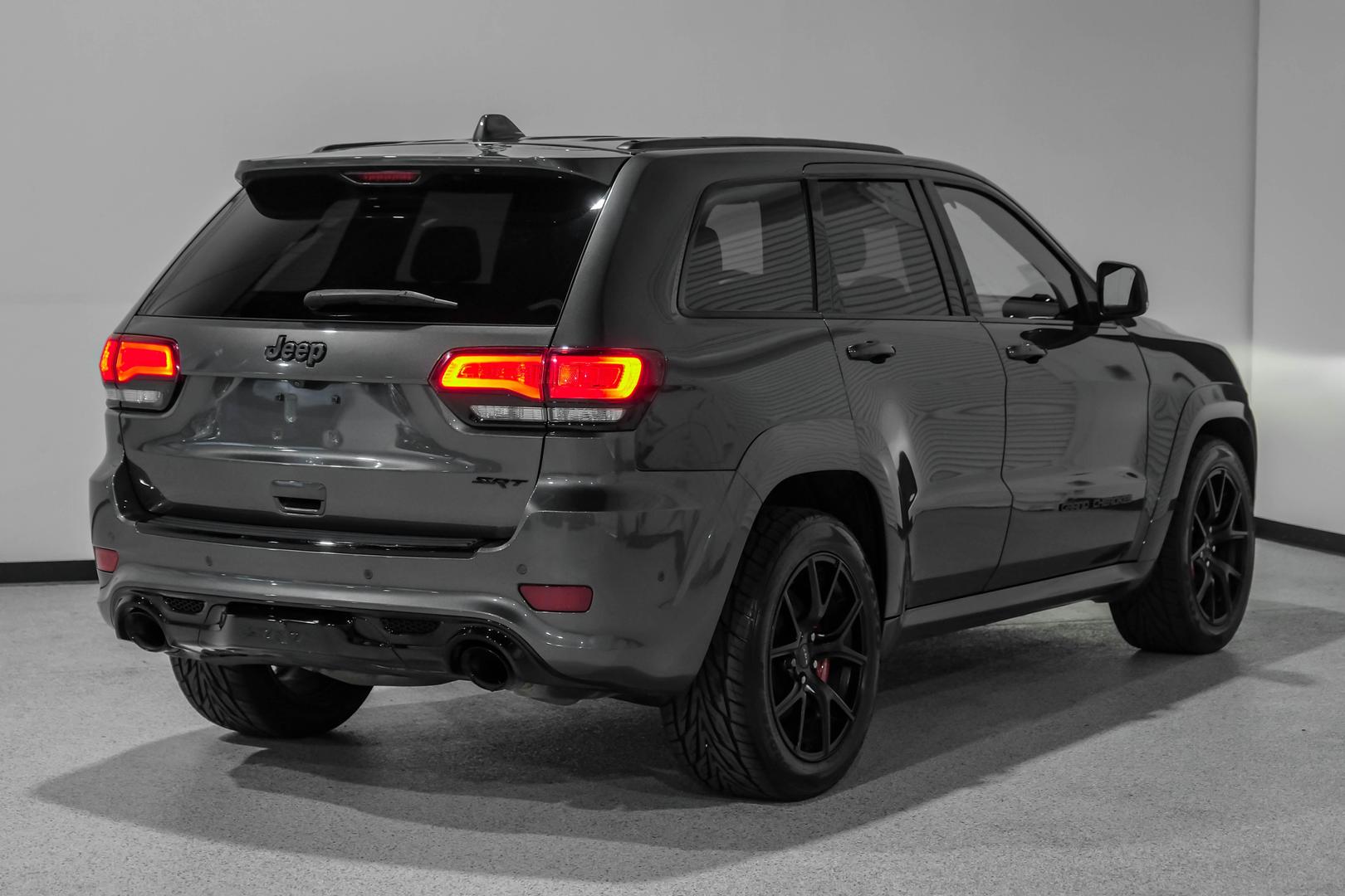 2018 Jeep Grand Cherokee SRT photo 6