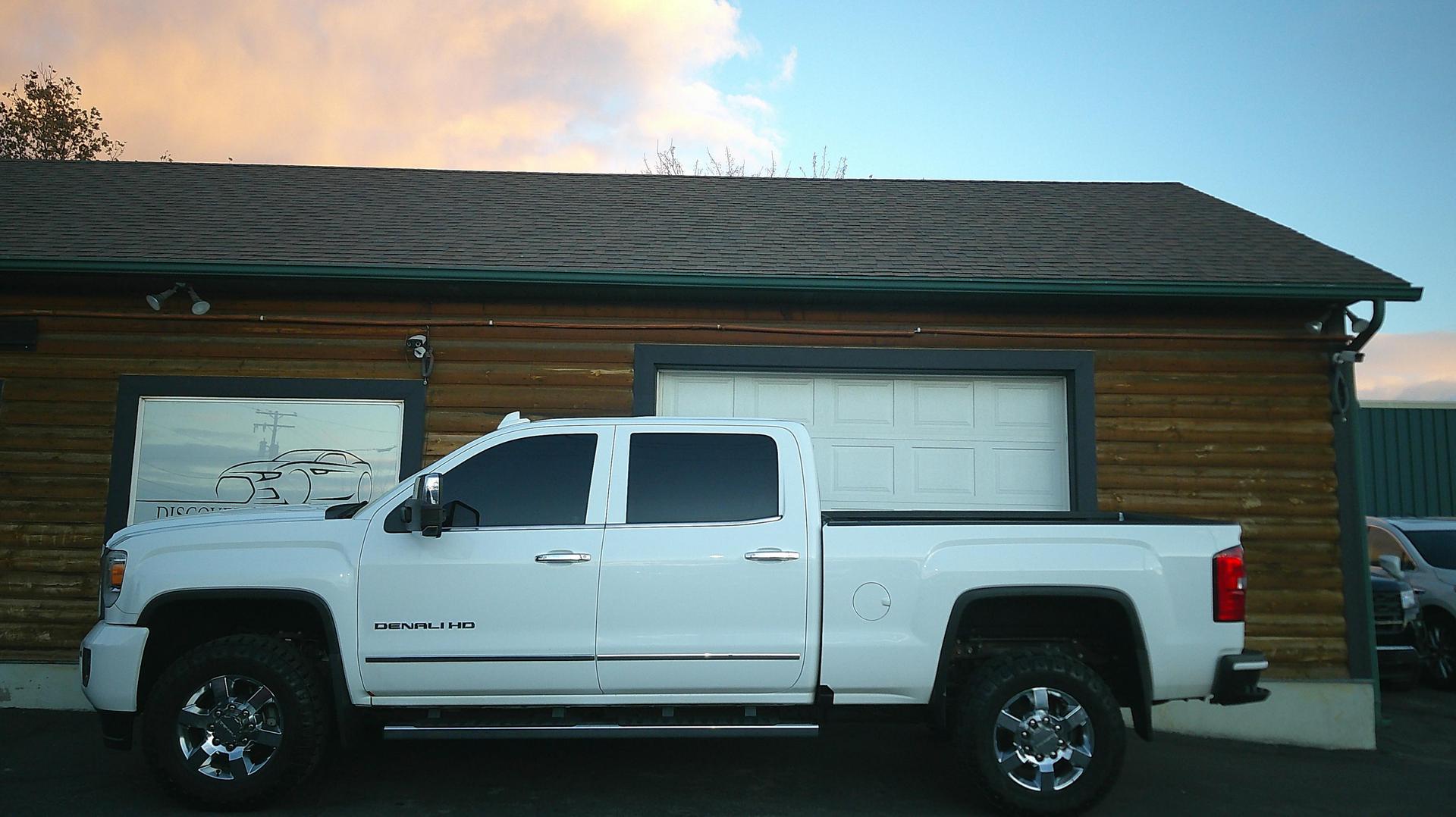 GMC Sierra 3500HD's photo