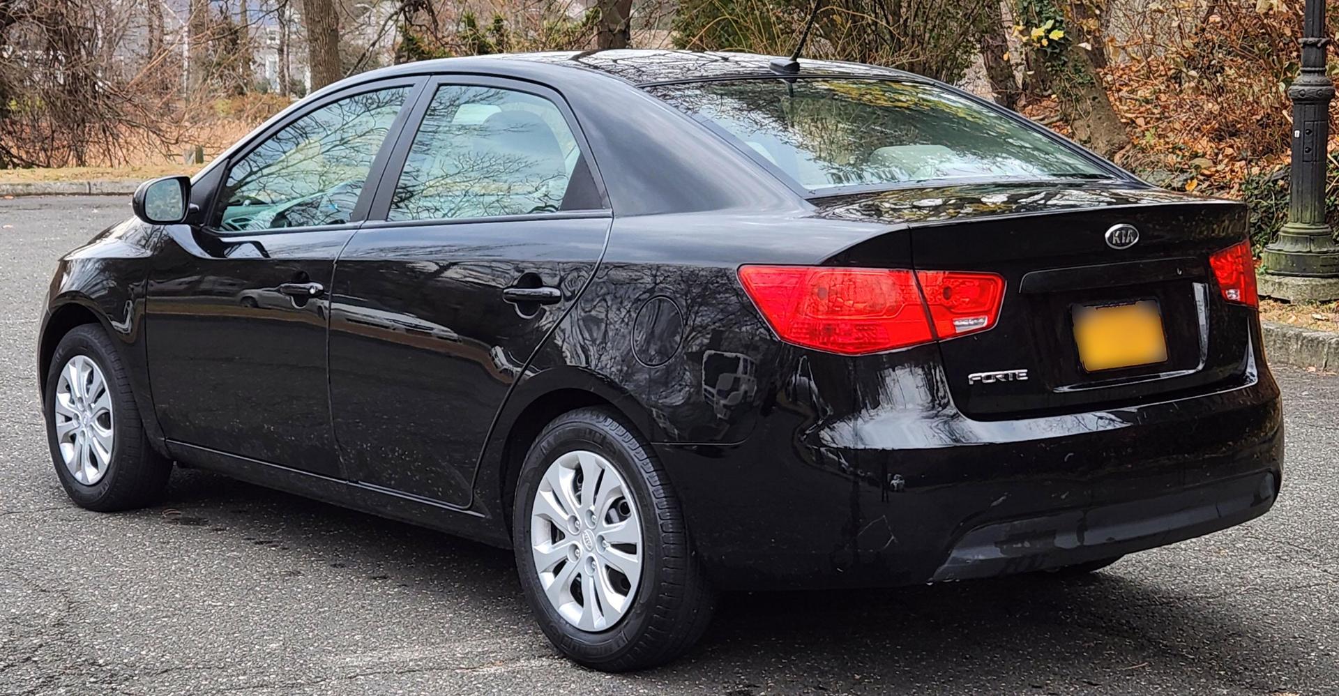 2011 Kia Forte LX photo 4