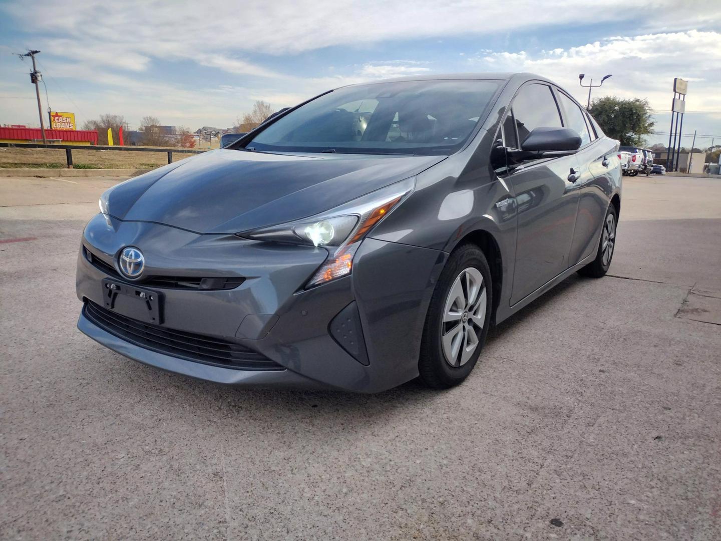 2018 Toyota Prius Two photo 4