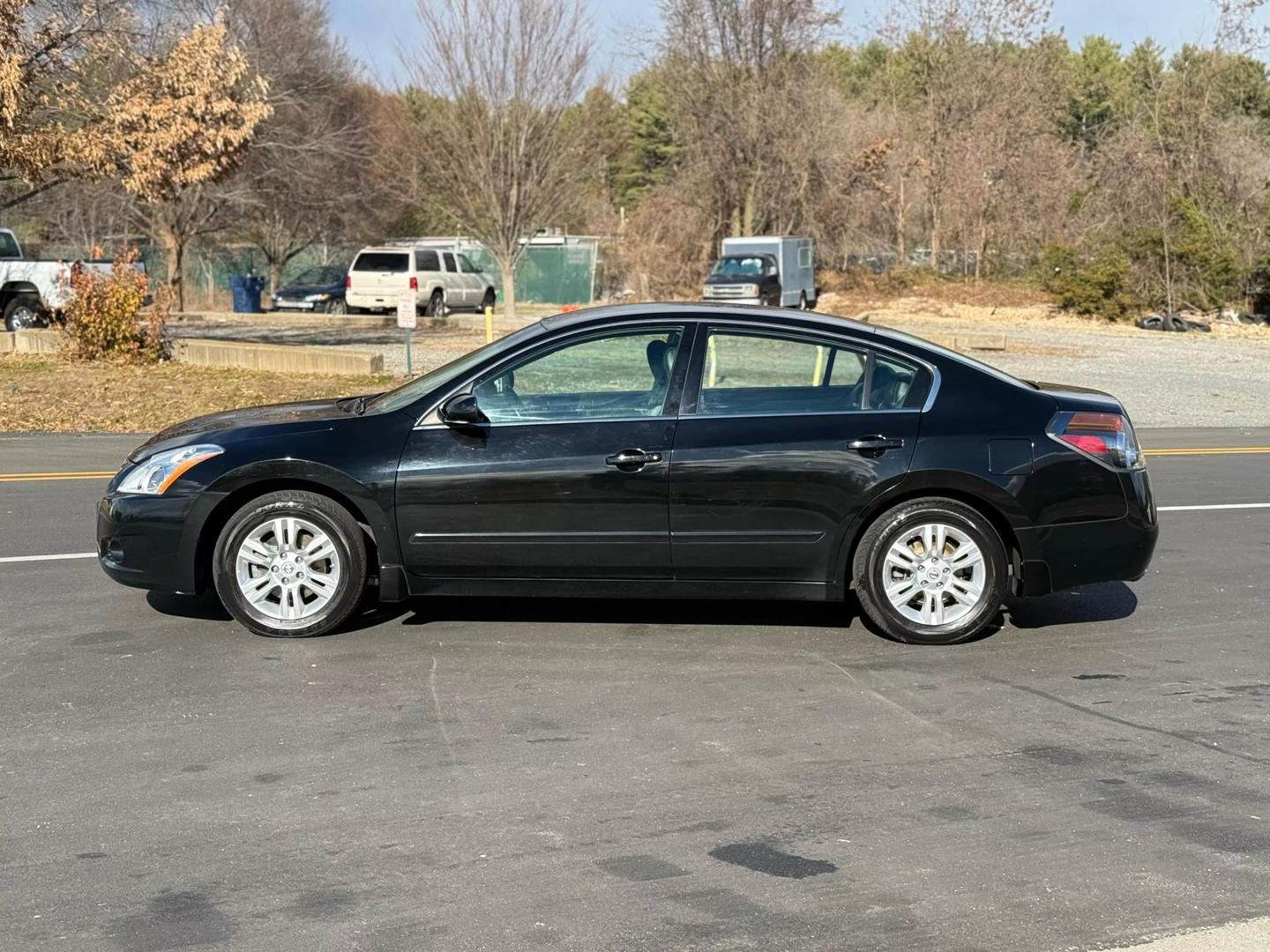 2010 Nissan Altima S photo 9