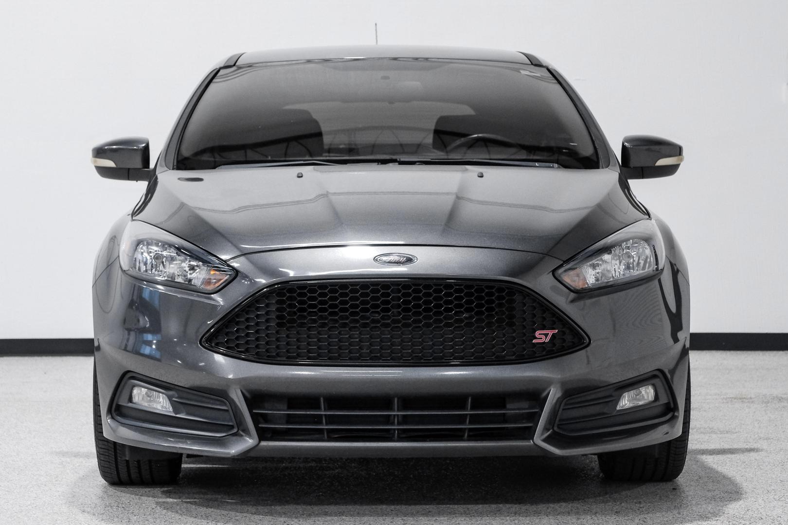 2017 Ford Focus ST photo 3