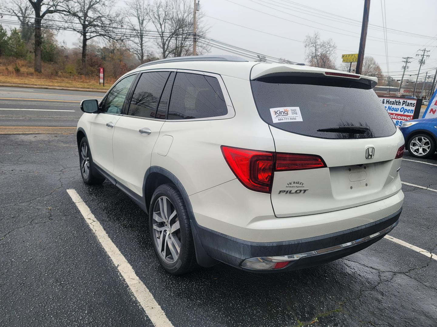 2017 Honda Pilot Touring photo 4