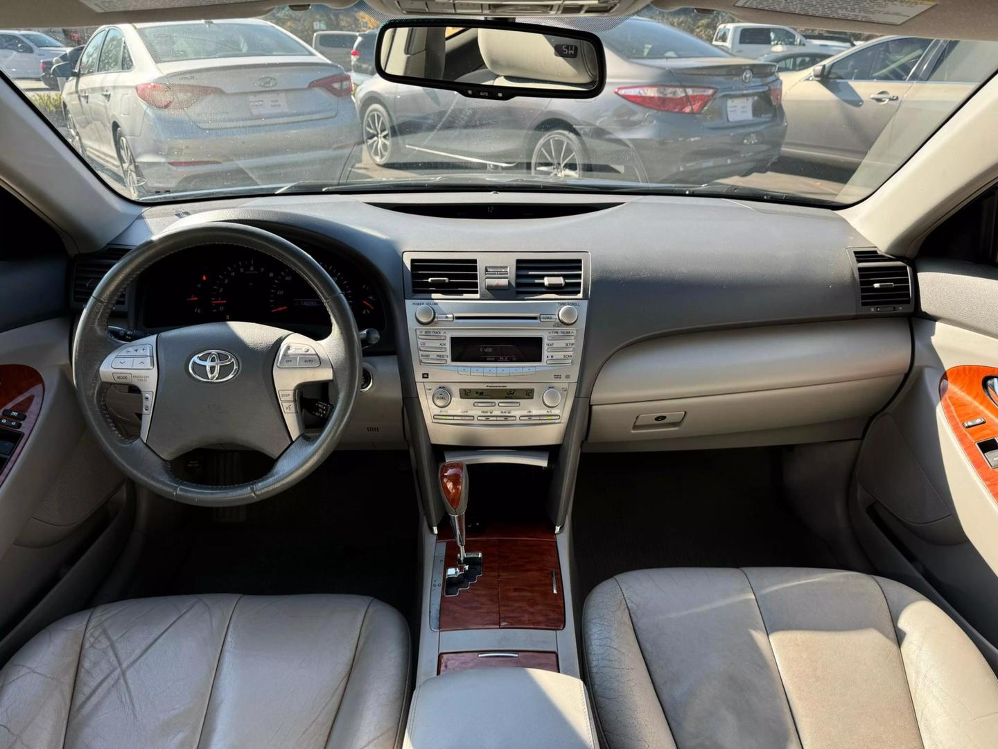 2011 Toyota Camry LE photo 10