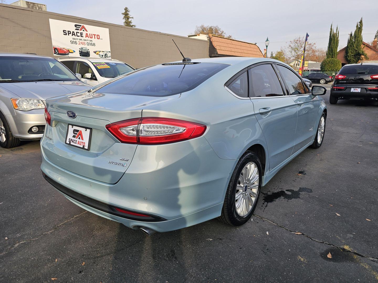 2014 Ford Fusion SE Hybrid photo 5